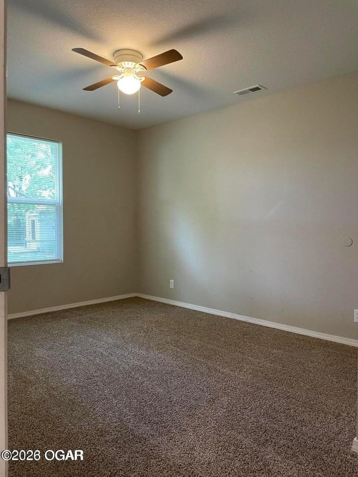 720 S Jackson Ave - Photo 6 of 8