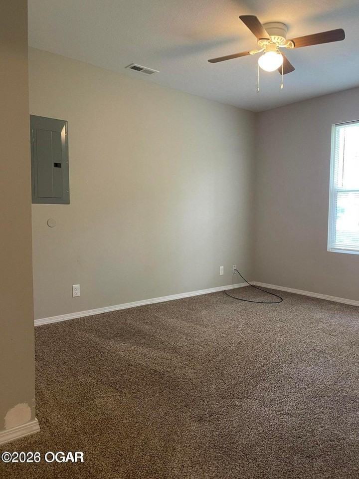 720 S Jackson Ave - Photo 7 of 8