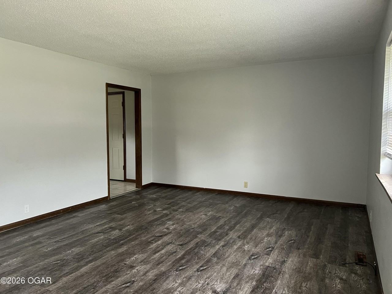 3331 Hawthorn Dr - Photo 2 of 7