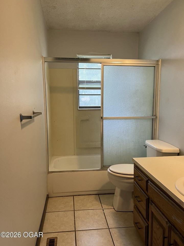 3331 Hawthorn Dr - Photo 4 of 7