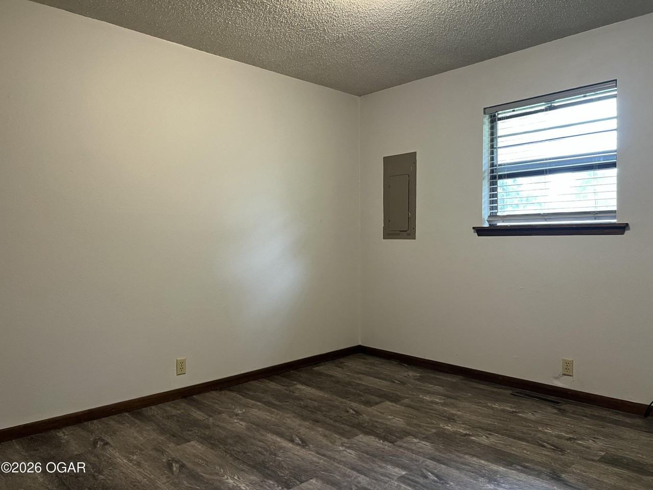 3331 Hawthorn Dr - Photo 6 of 7