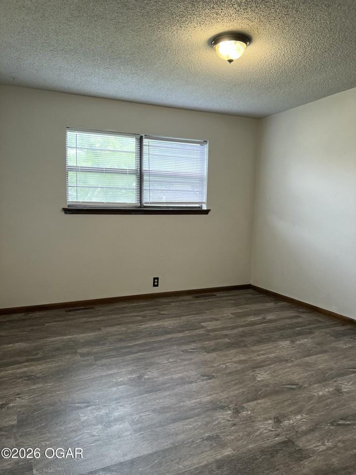 3331 Hawthorn Dr - Photo 7 of 7