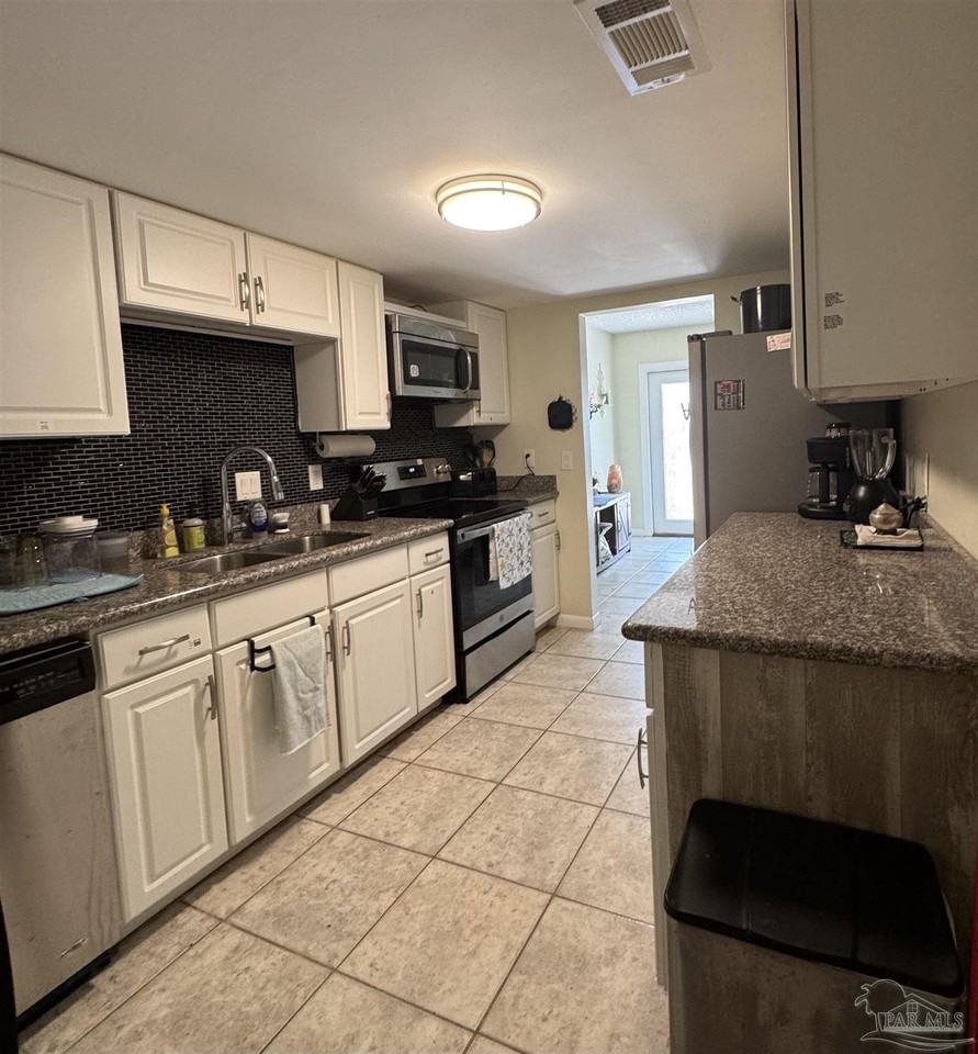 2701 E De Soto St - Photo 4 of 19