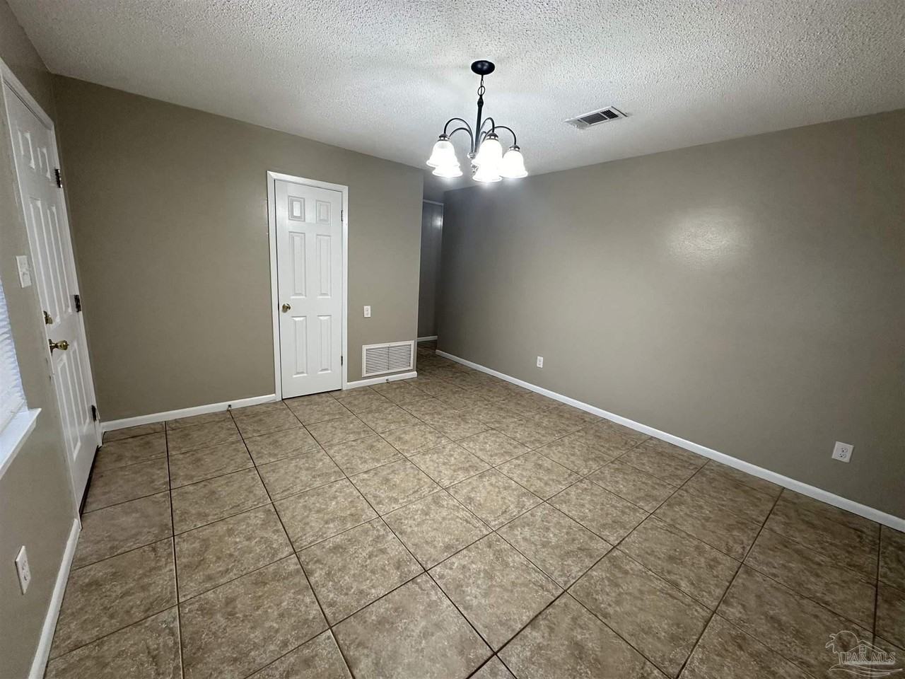 2810 Donley St - Photo 3 of 14