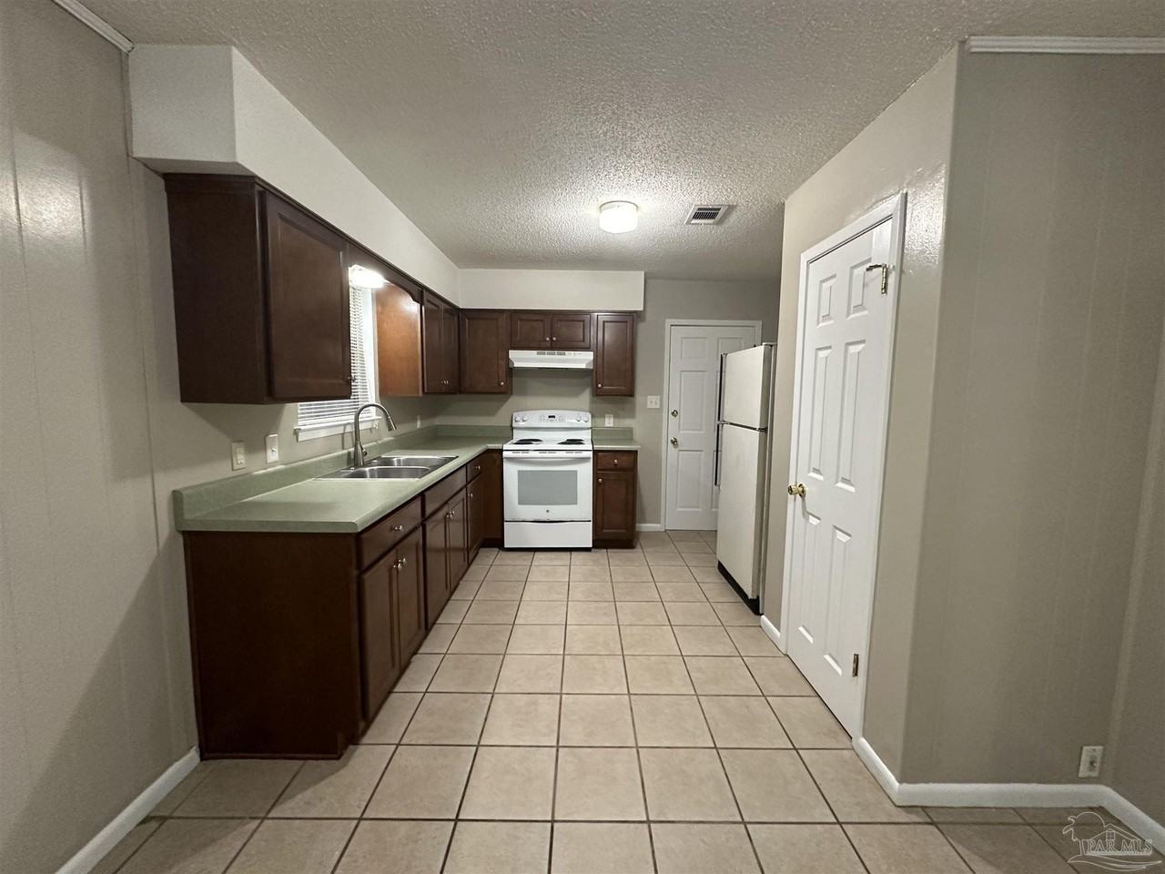2810 Donley St - Photo 4 of 14