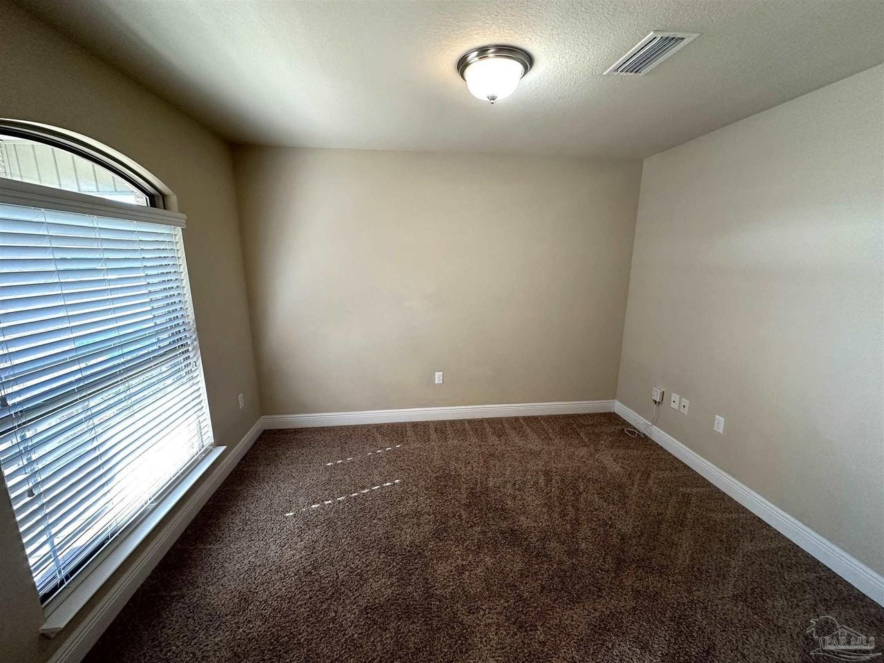 4700 Belvedere Cir - Photo 5 of 27