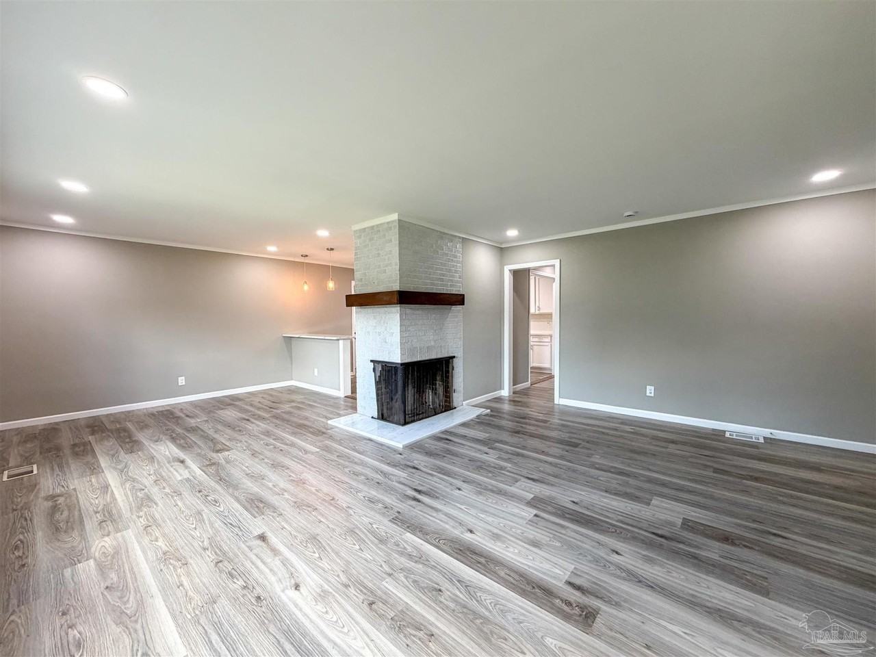 1815 Hallmark Dr - Photo 2 of 33