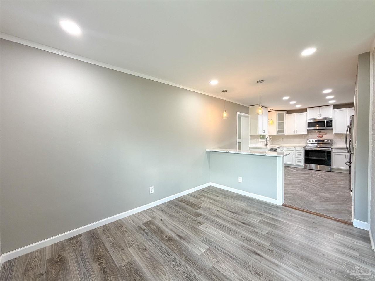 1815 Hallmark Dr - Photo 4 of 33