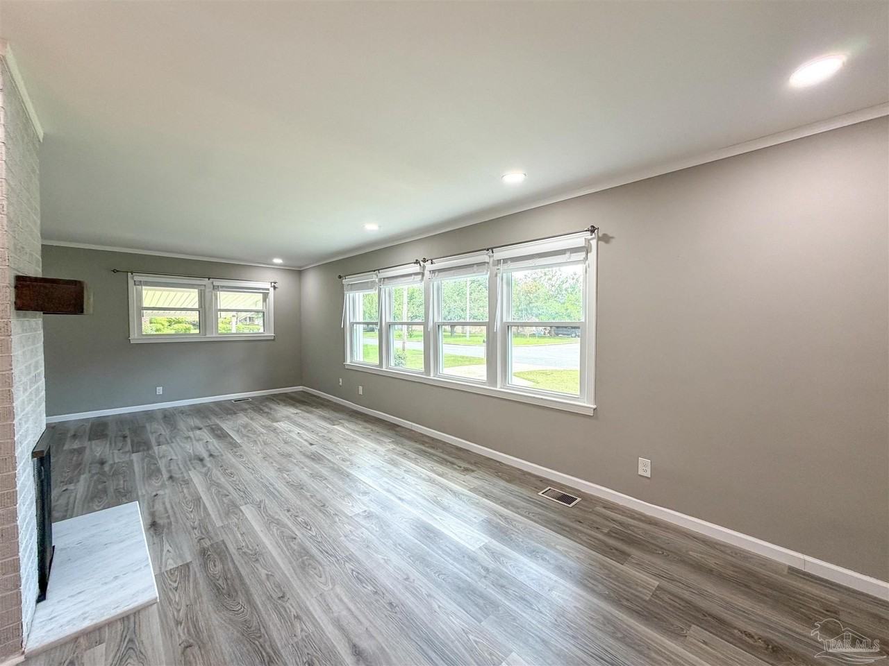 1815 Hallmark Dr - Photo 5 of 33