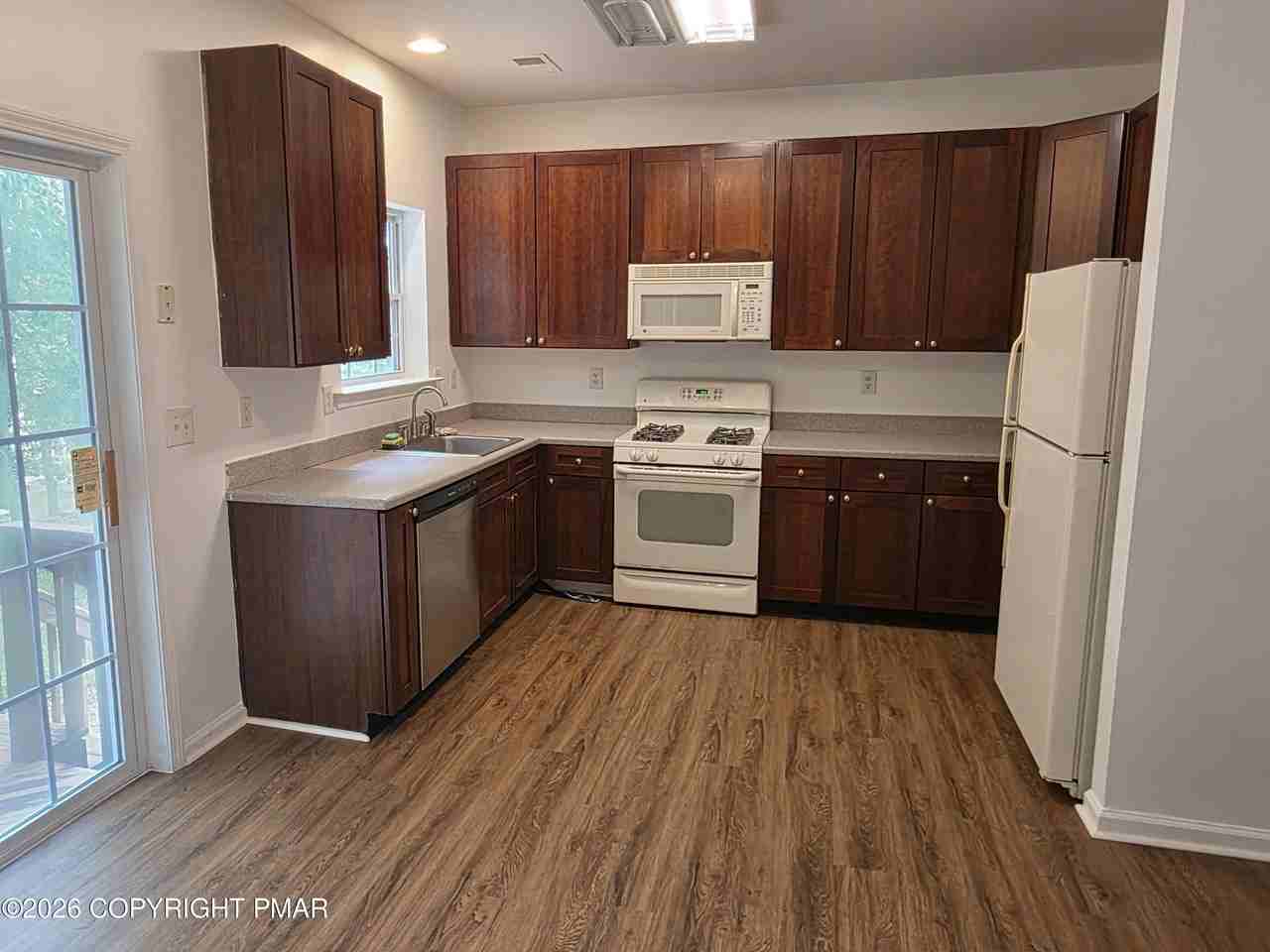 1027 Dorset Dr - Photo 2 of 44
