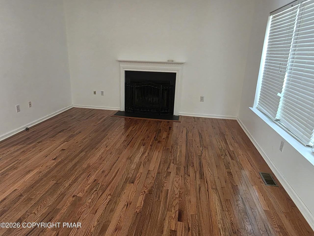 1027 Dorset Dr - Photo 4 of 44