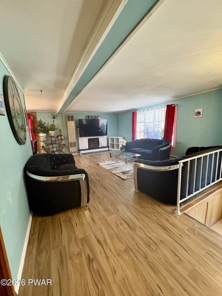 2193 Spring Dr - Photo 4 of 43