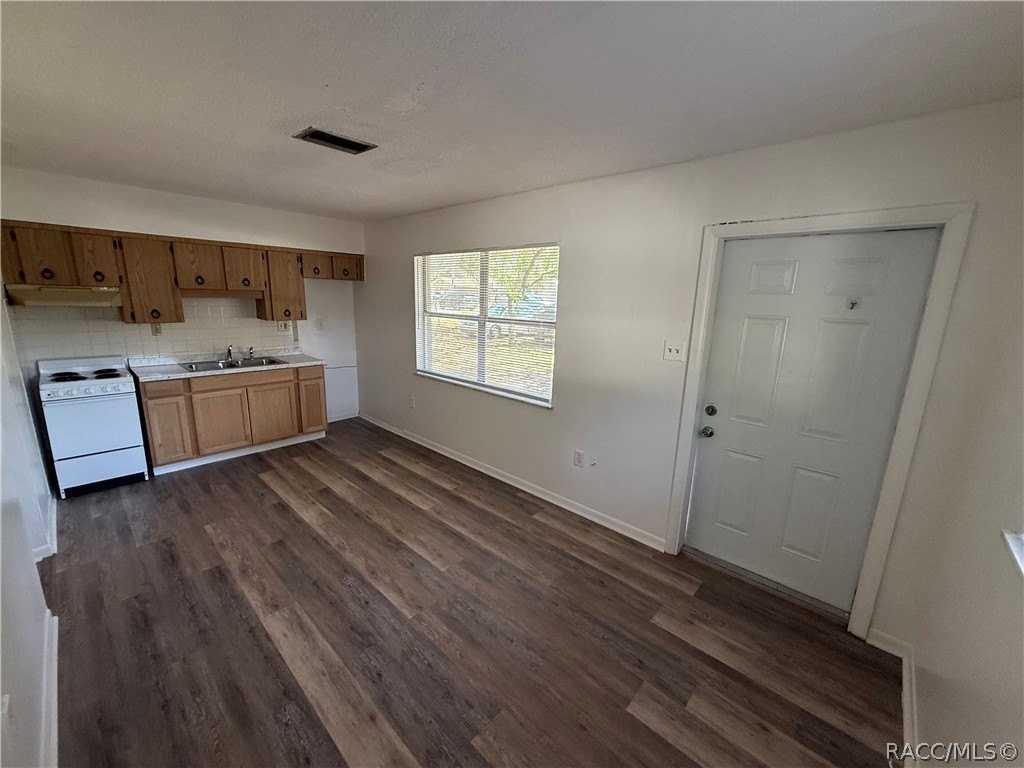 7125 W Porpoise Dr - Photo 2 of 15