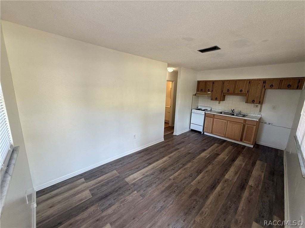 7125 W Porpoise Dr - Photo 3 of 15