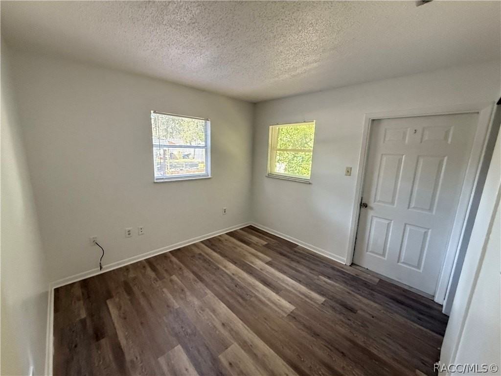 7125 W Porpoise Dr - Photo 5 of 15