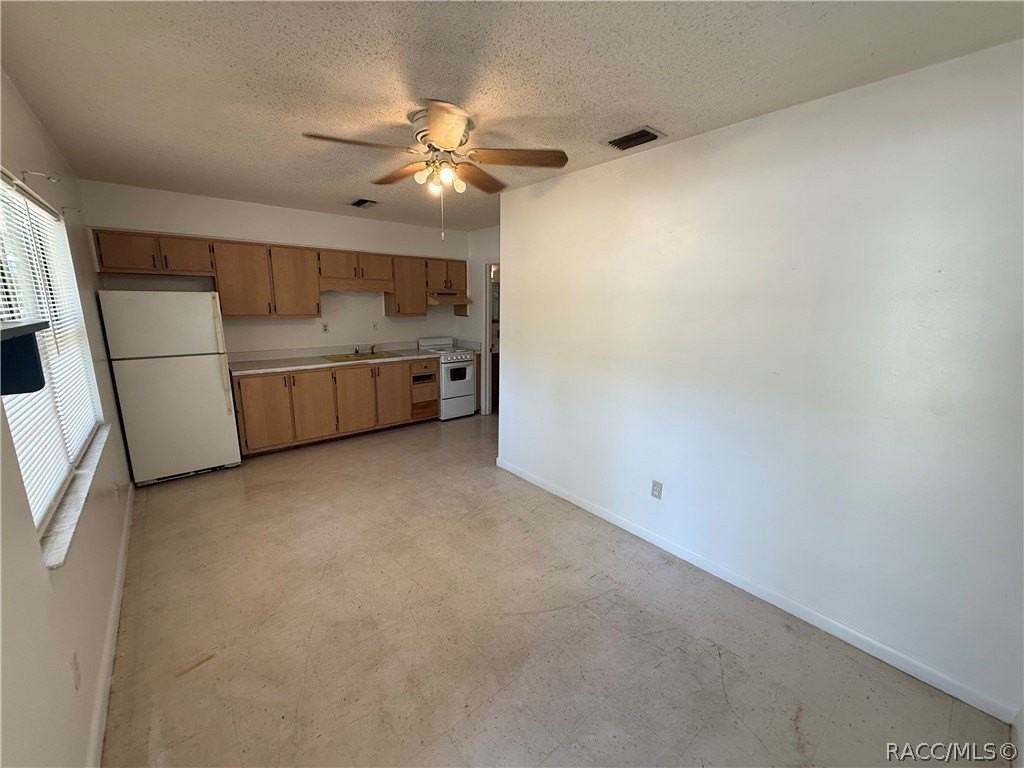 7115 W Porpoise Dr - Photo 2 of 13