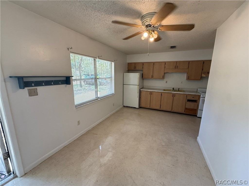 7115 W Porpoise Dr - Photo 3 of 13
