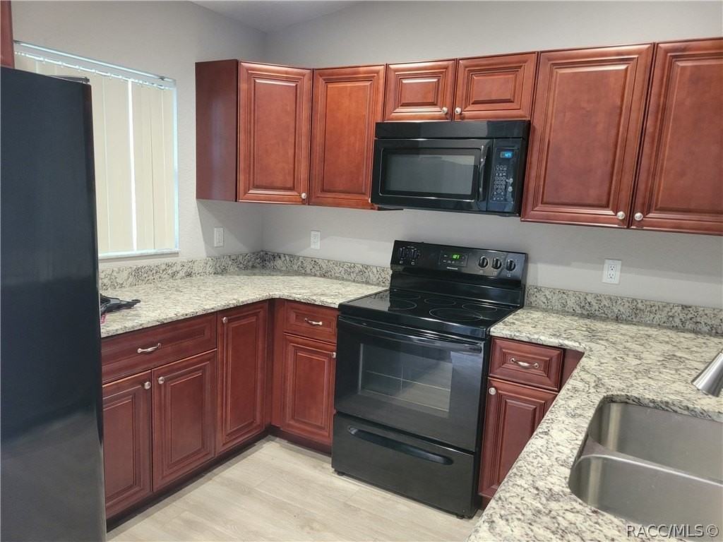 9503 N Travis Dr - Photo 3 of 11