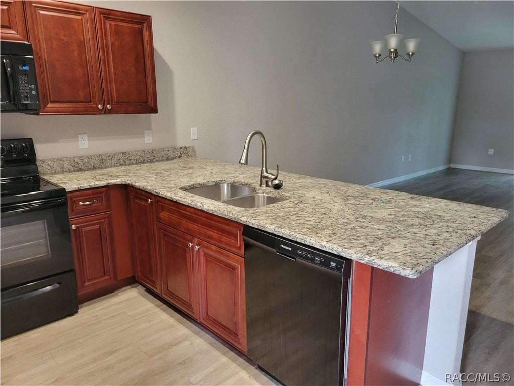 9503 N Travis Dr - Photo 4 of 11