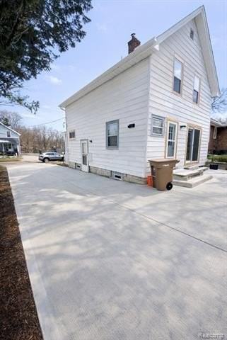 385 Whittemore St - Photo 2 of 10