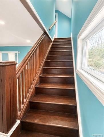 385 Whittemore St - Photo 4 of 10