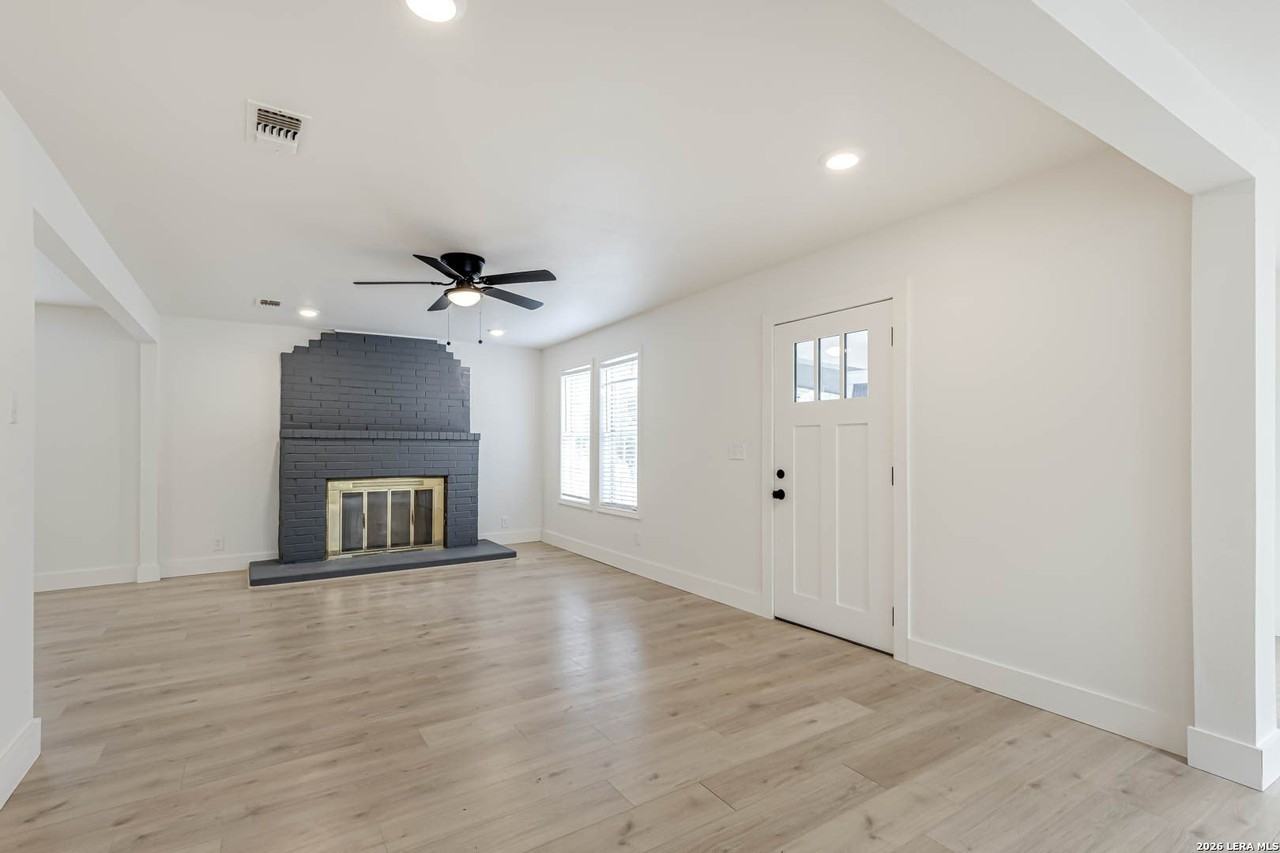 1002 Fulton Ave - Photo 3 of 28