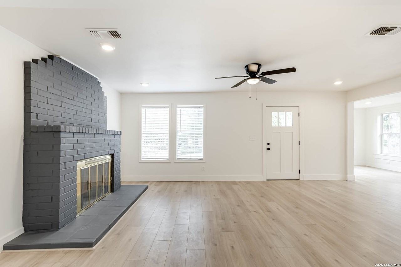 1002 Fulton Ave - Photo 4 of 28