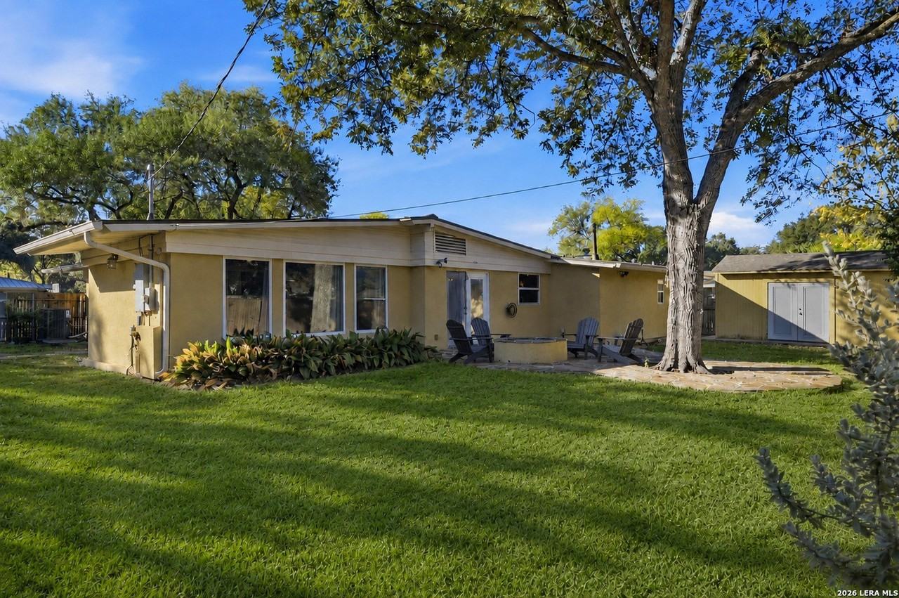 415 Calumet Pl - Photo 2 of 40
