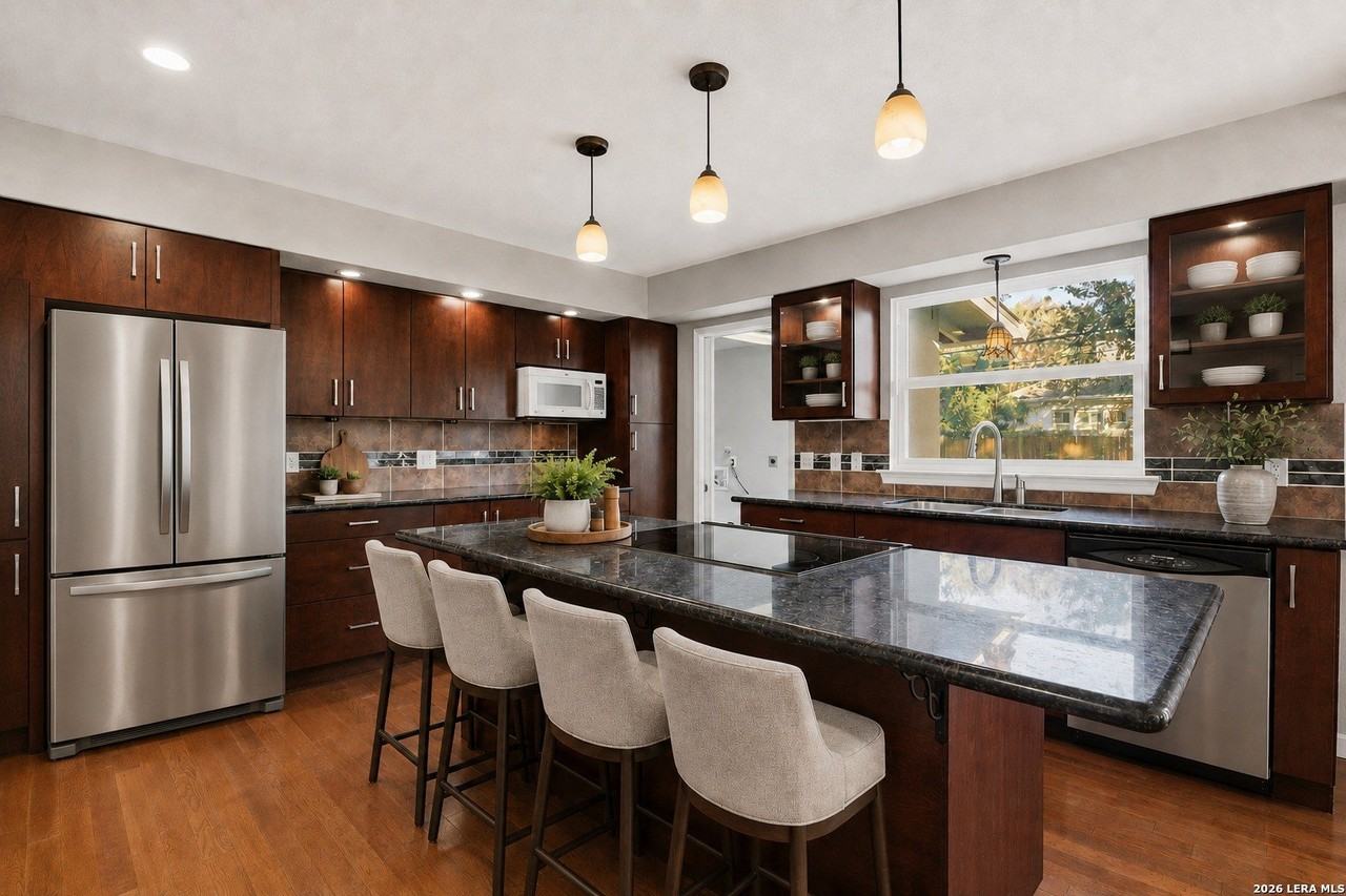 415 Calumet Pl - Photo 4 of 40