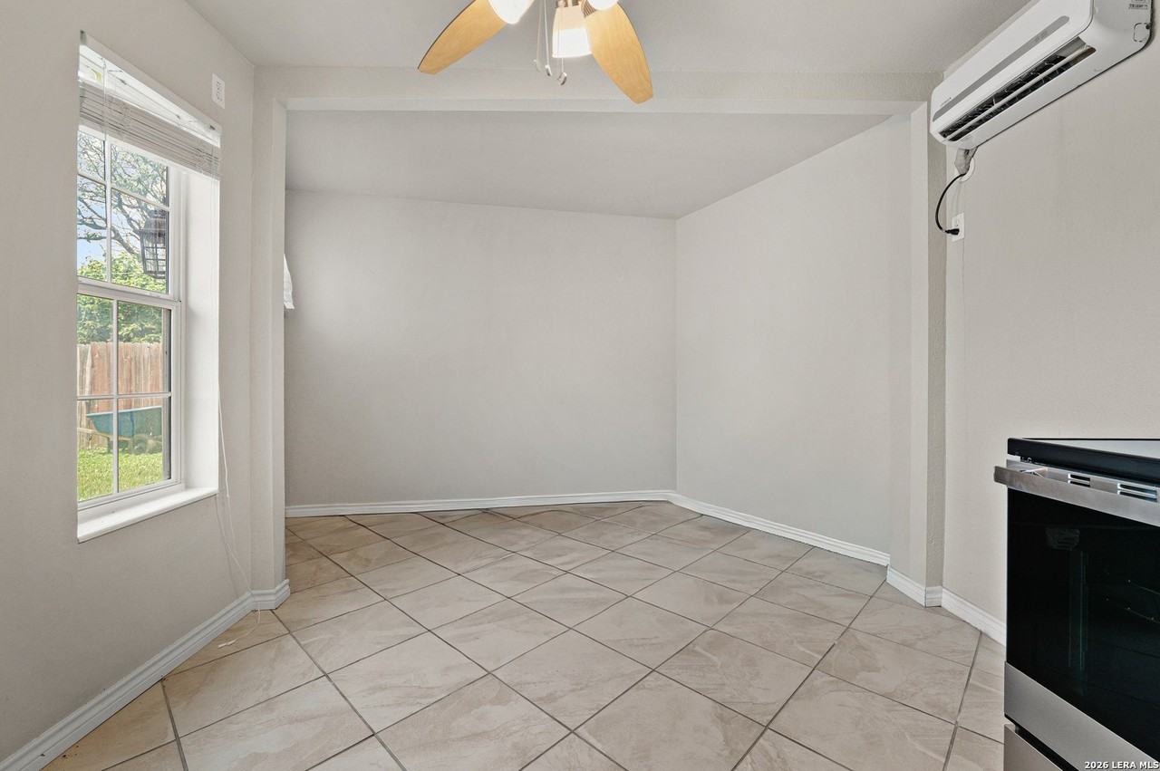221 Cloudmont Dr - Photo 7 of 14