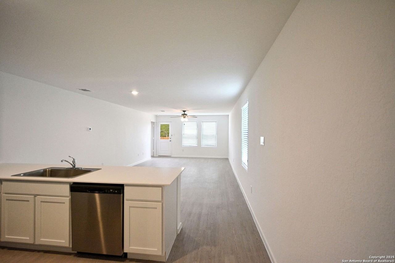 446 Payton Pl - Photo 3 of 37
