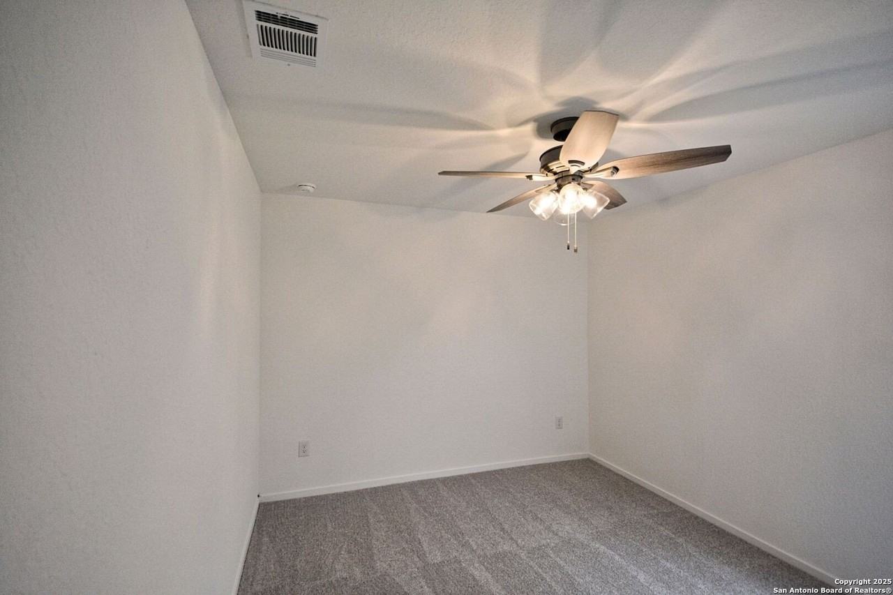 446 Payton Pl - Photo 7 of 37