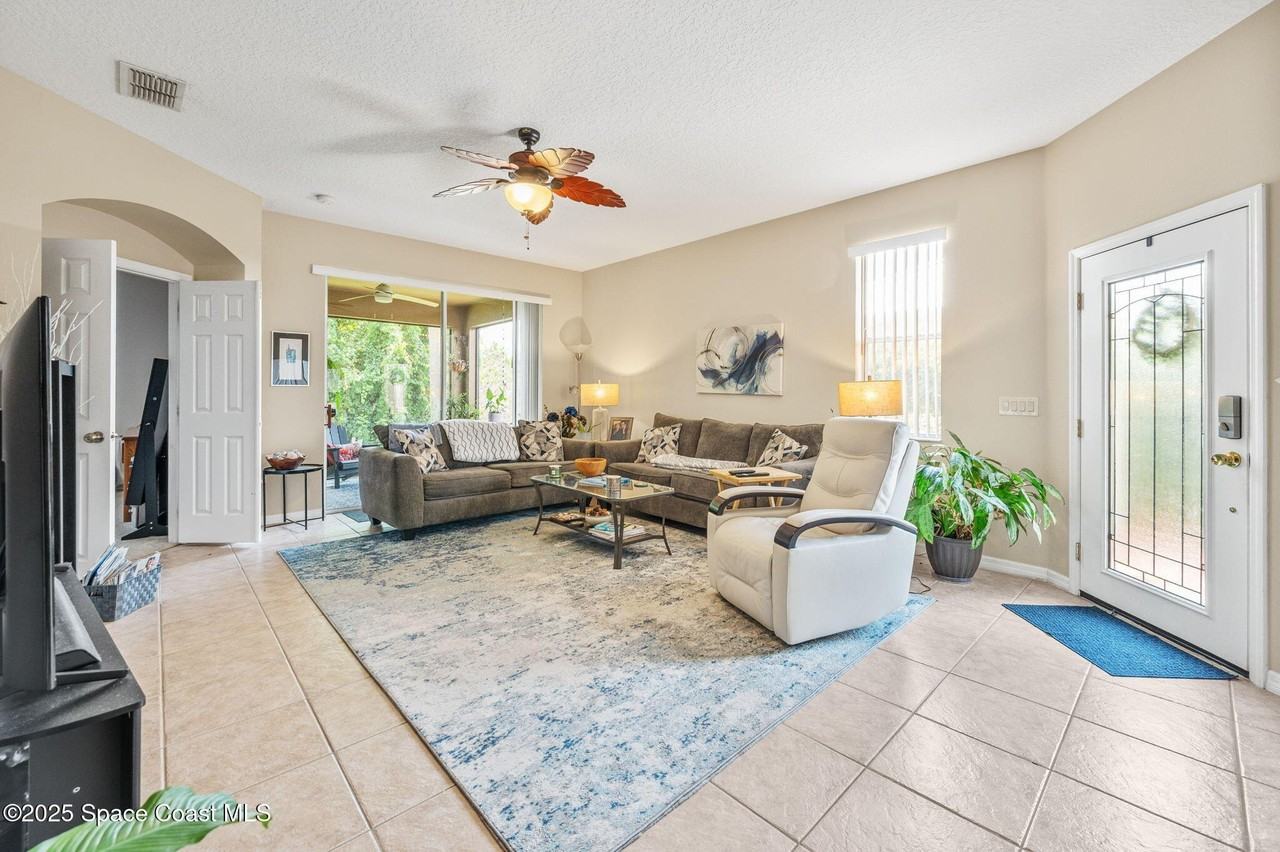 1749 Tullagee Ave - Photo 6 of 50