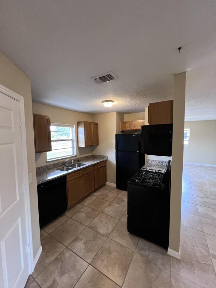 849 Tupelo Dr - Photo 4 of 13
