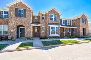 featured image of 2910 Scanlan Mdw