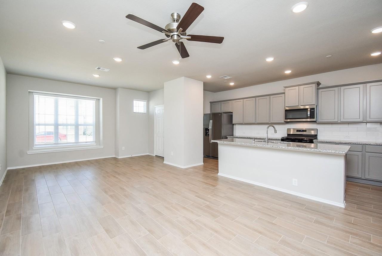 2910 Scanlan Mdw - Photo 2 of 14