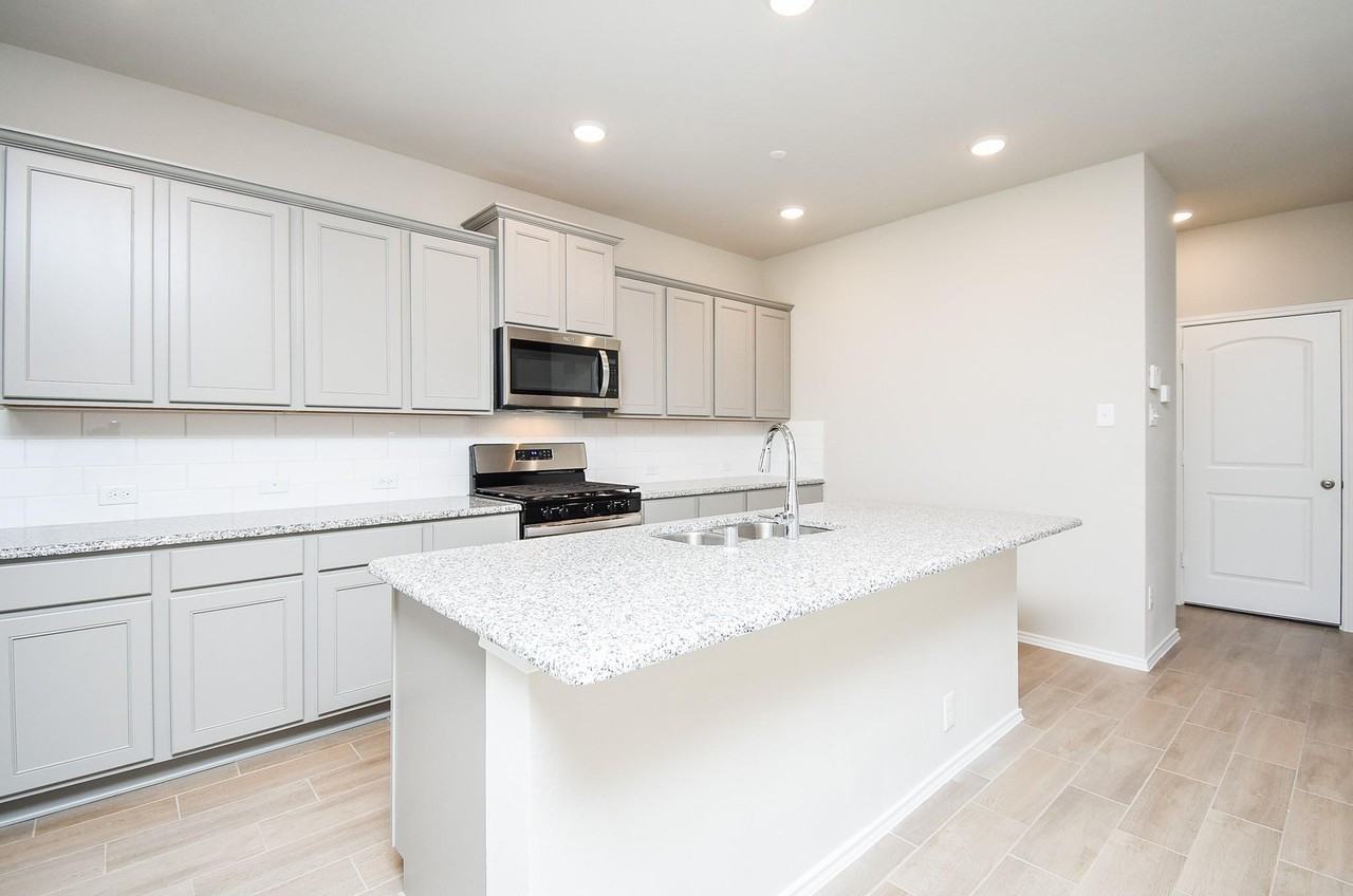 2910 Scanlan Mdw - Photo 3 of 14