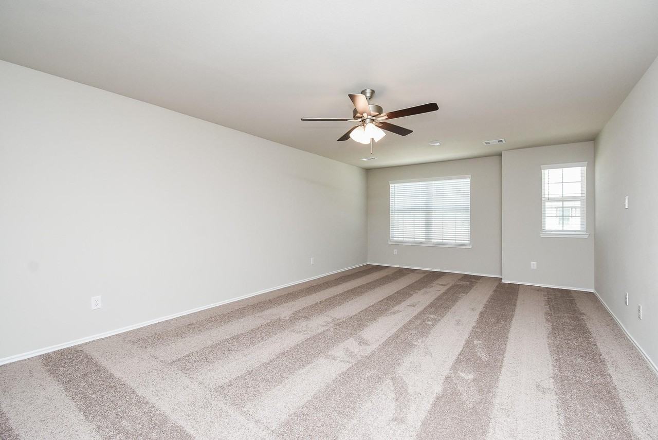 2910 Scanlan Mdw - Photo 4 of 14