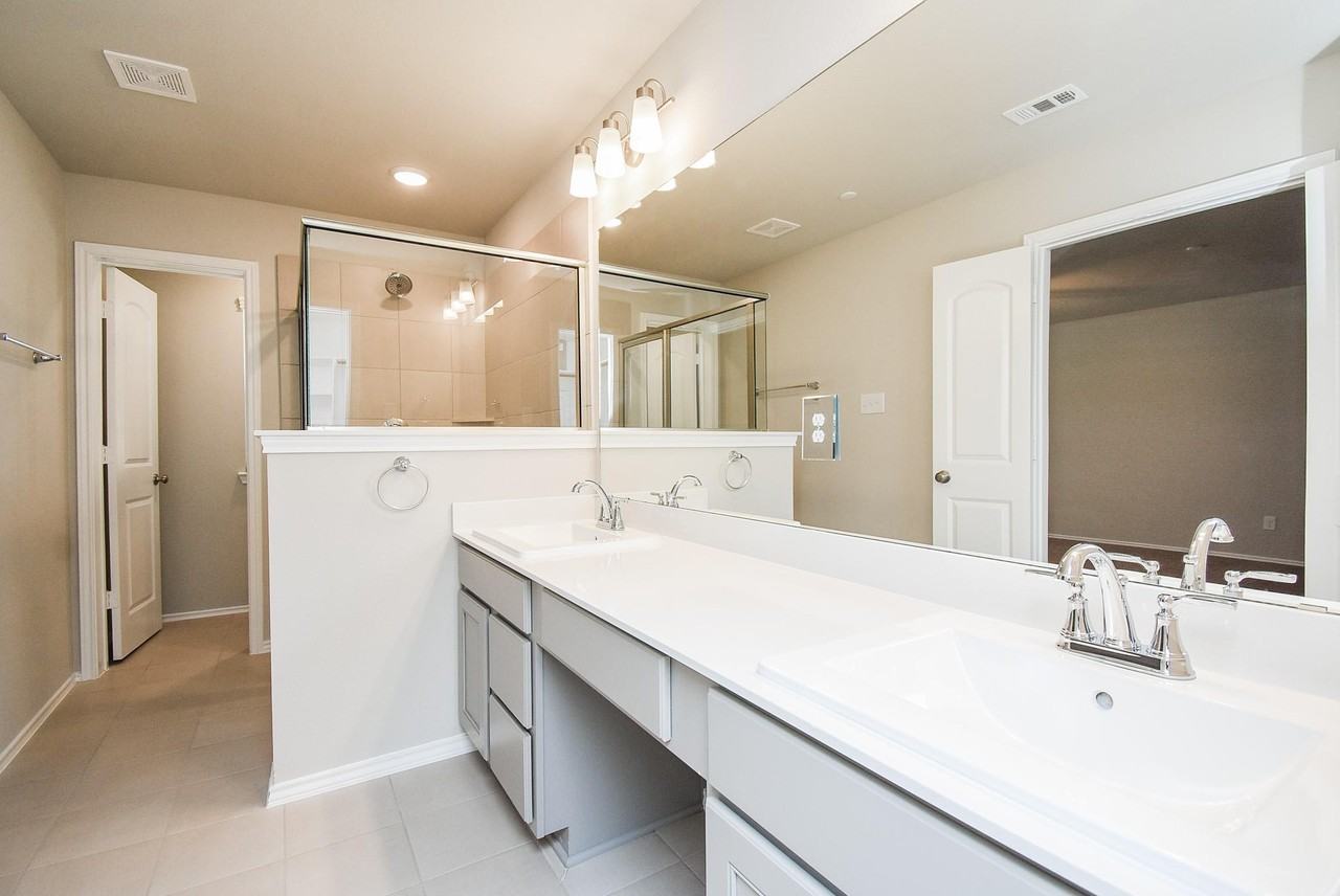 2910 Scanlan Mdw - Photo 5 of 14