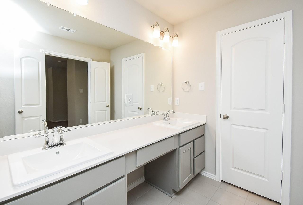 2910 Scanlan Mdw - Photo 6 of 14
