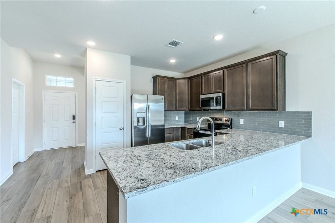 113 University Ave - Photo 4 of 21