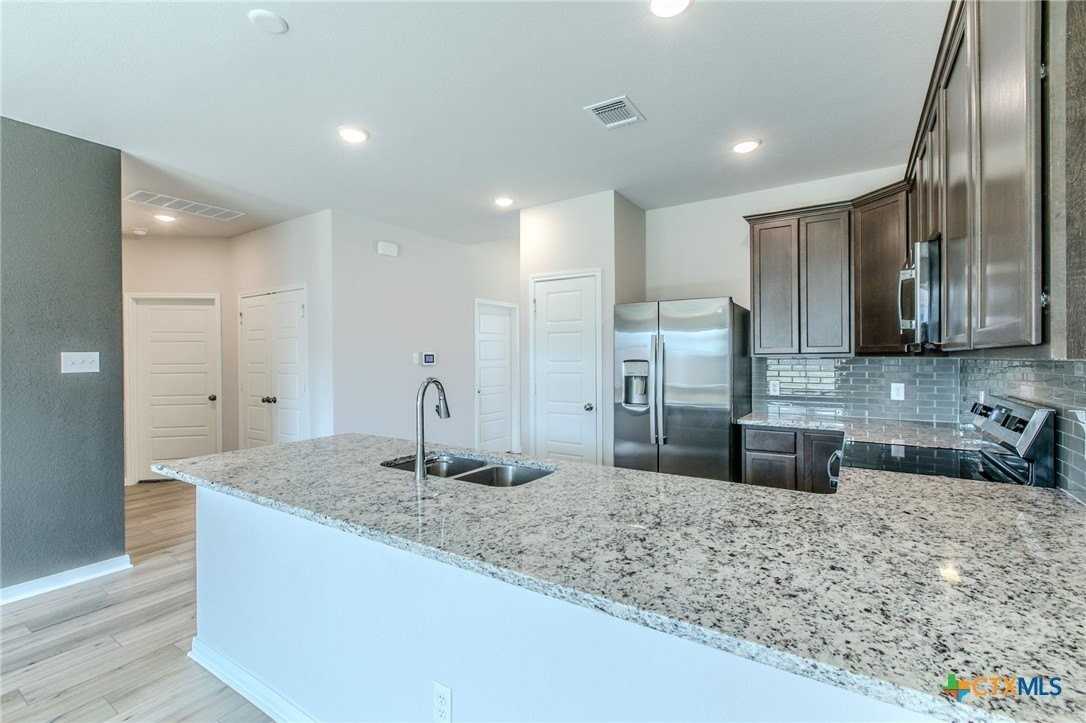 113 University Ave - Photo 5 of 21