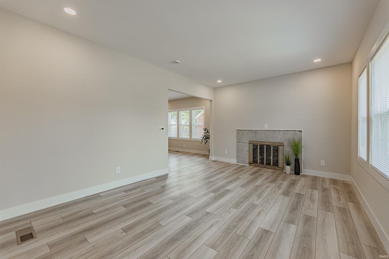 2013 Vogel Rd - Photo 6 of 34