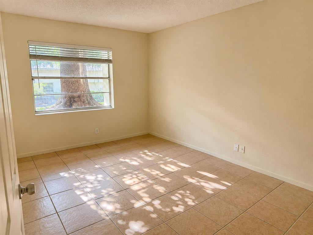3540 Nw 114th Ln - Photo 7 of 12