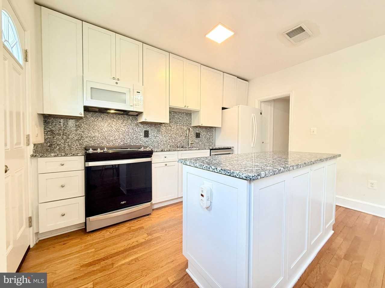 1908 37th St Nw - Photo 5 of 31