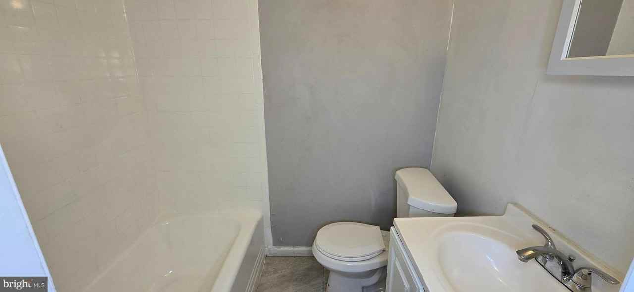 1702 Gales St Ne #3 - Photo 5 of 13