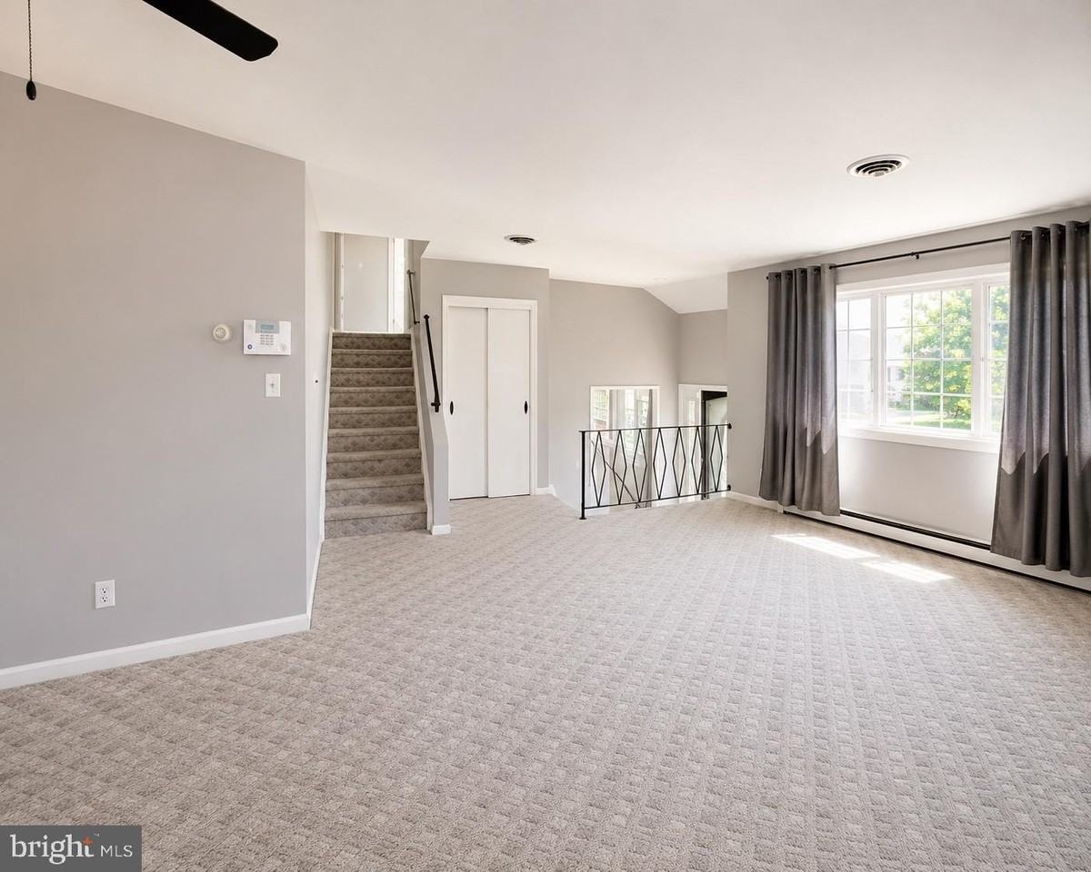 903 Janeka Ln - Photo 2 of 14
