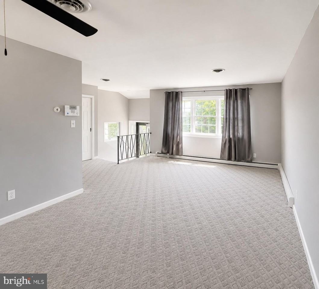 903 Janeka Ln - Photo 3 of 14