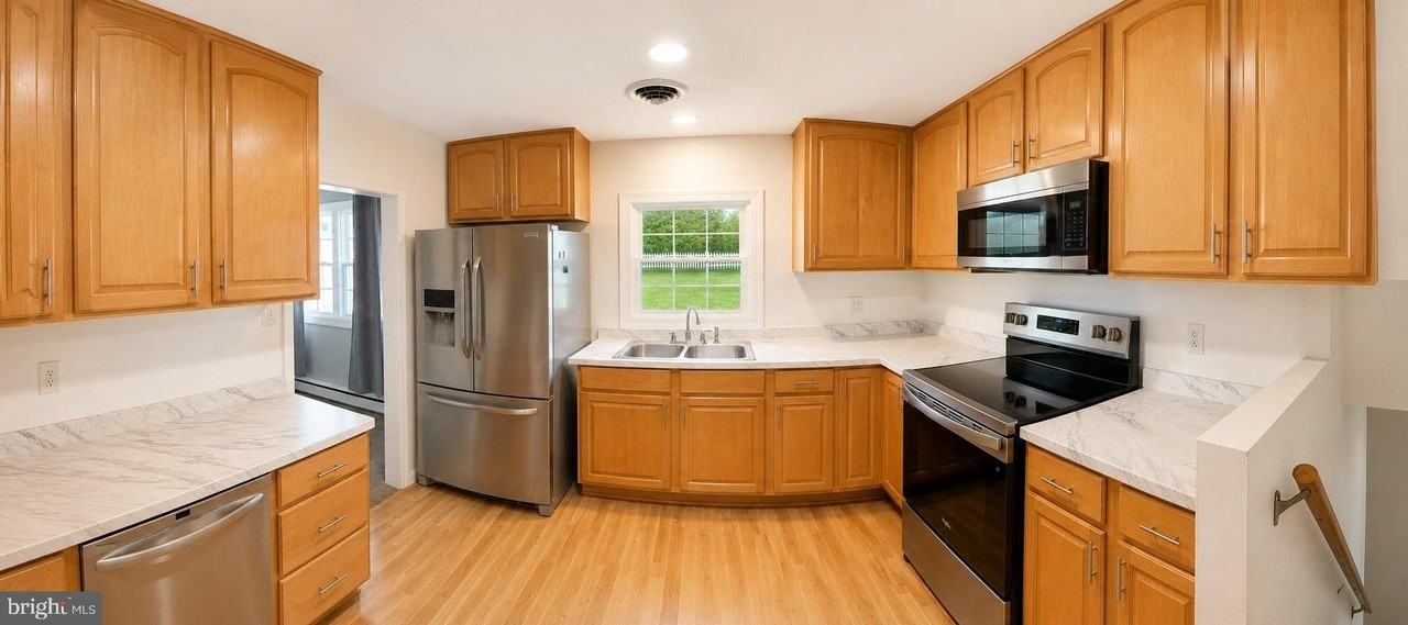 903 Janeka Ln - Photo 4 of 14