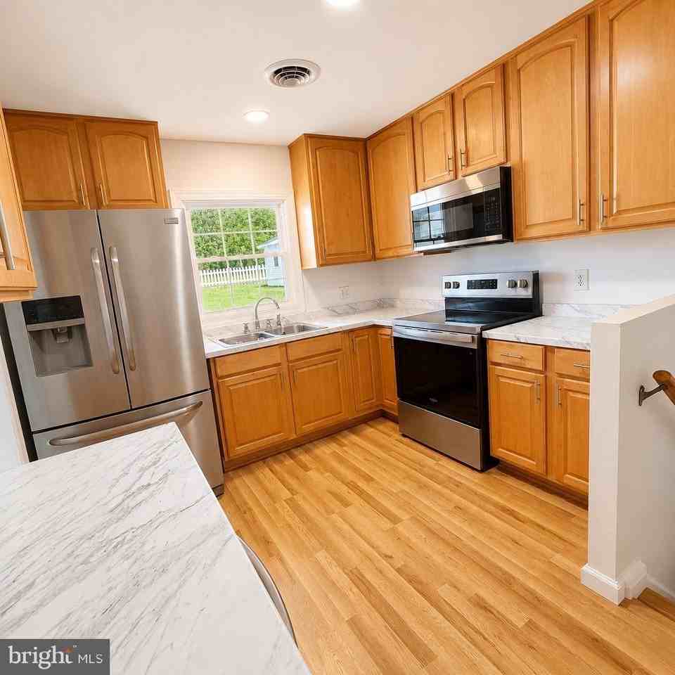 903 Janeka Ln - Photo 5 of 14